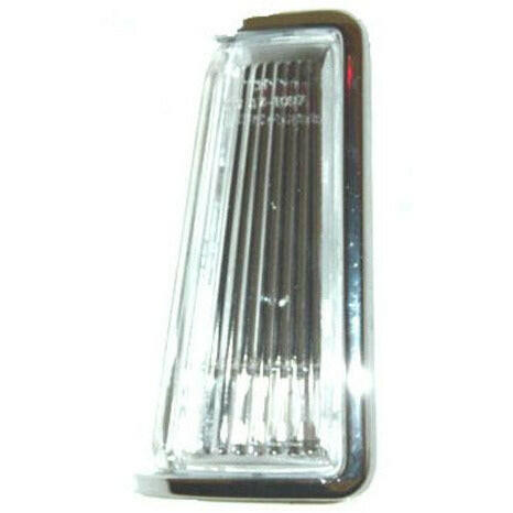 1990 Chrysler Town & Country Side/Marker Lamp LH.